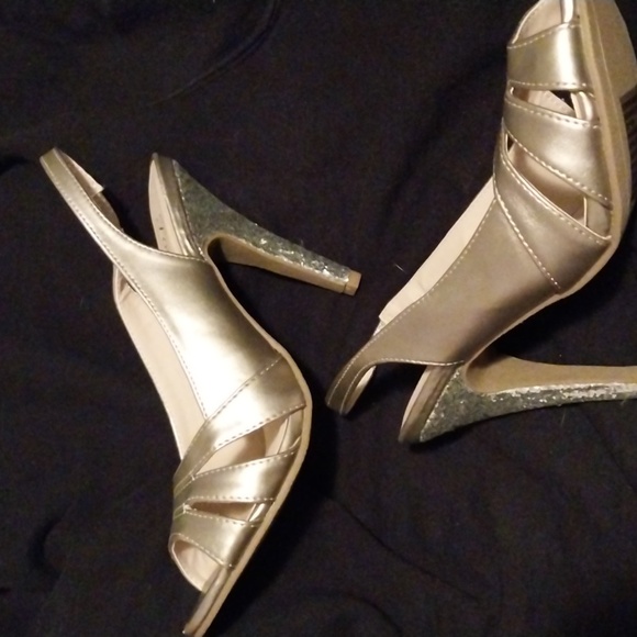 Super cute Sparkly silver heels - Picture 6 of 6